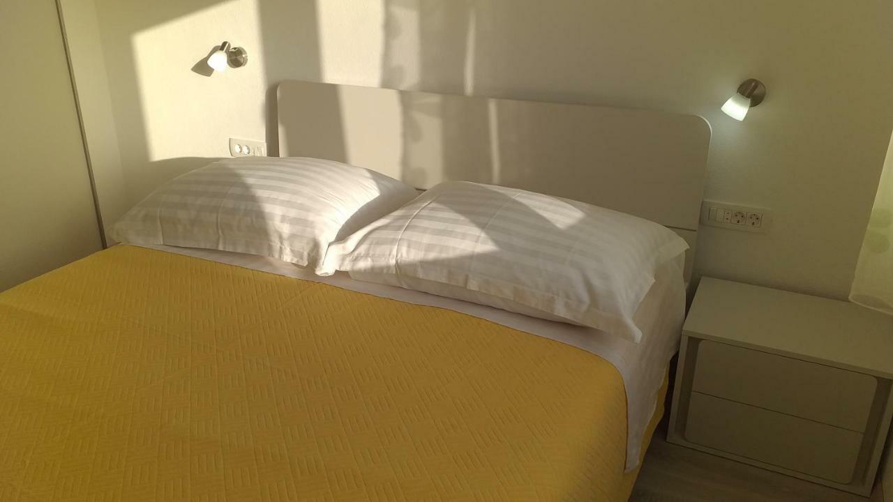 Apartment Zaklopatica Lastovo Экстерьер фото